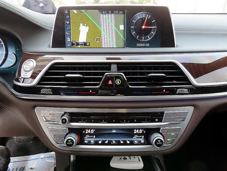 BMW 7-Series — photo 12