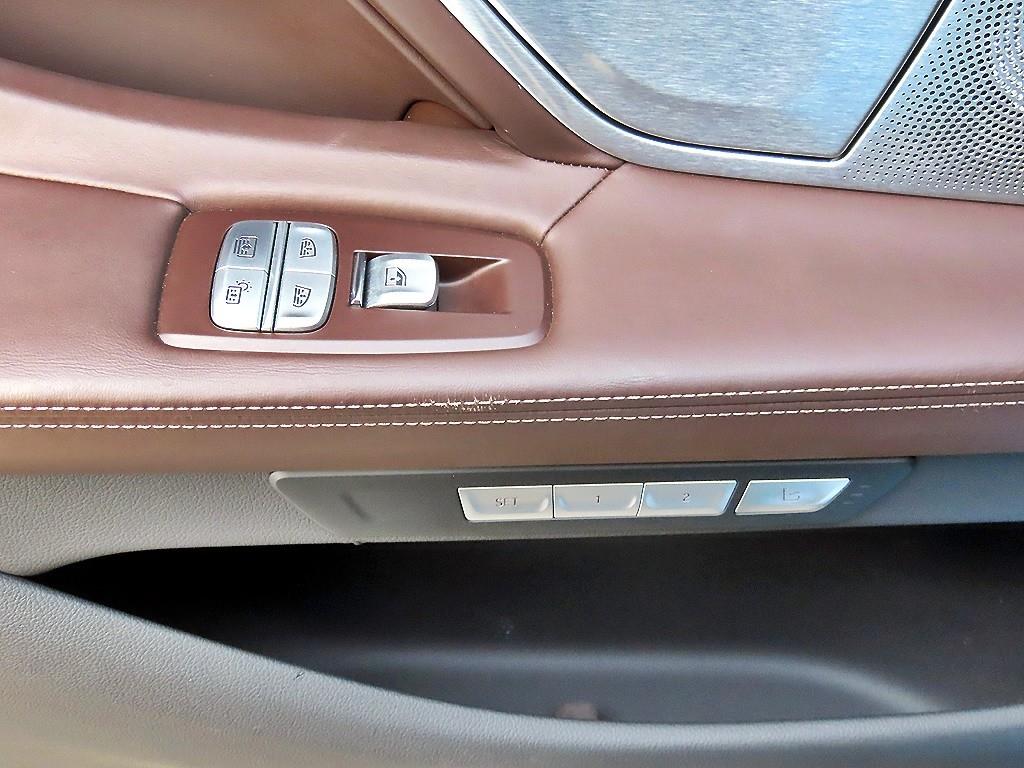 BMW 7-Series — photo 14