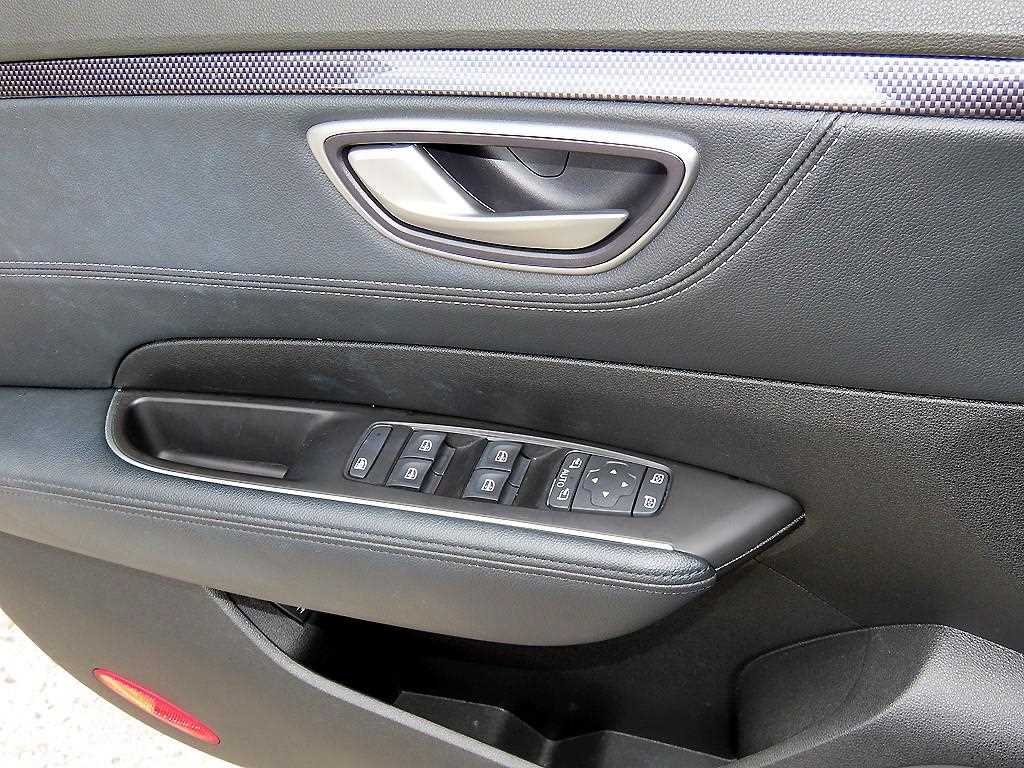 RENAULT SM6 — photo 11