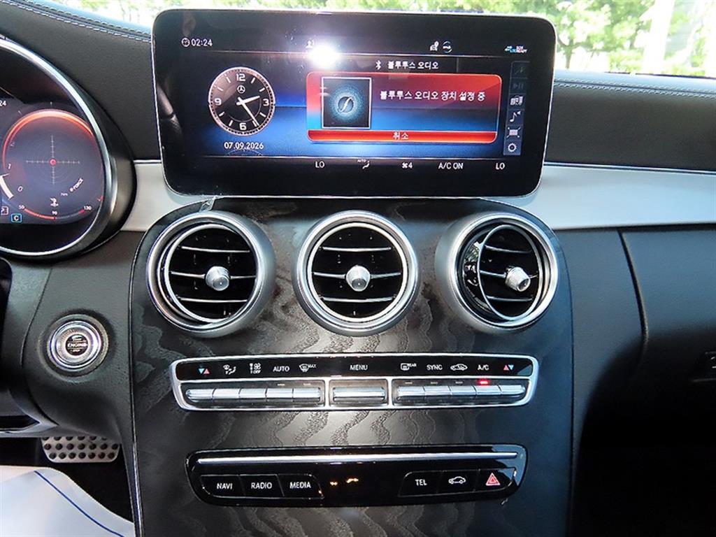 Mercedes-Benz C-Class — photo 15