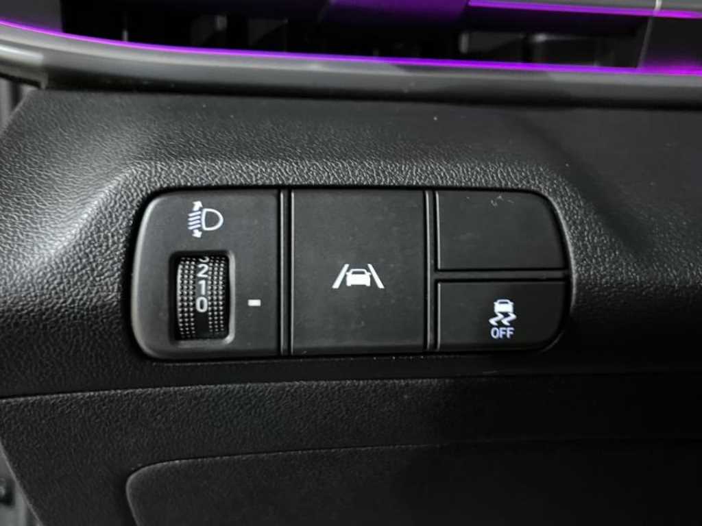 Hyundai Avante — photo 11