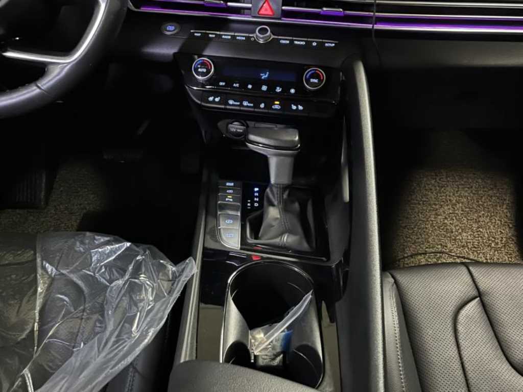 Hyundai Avante — photo 15