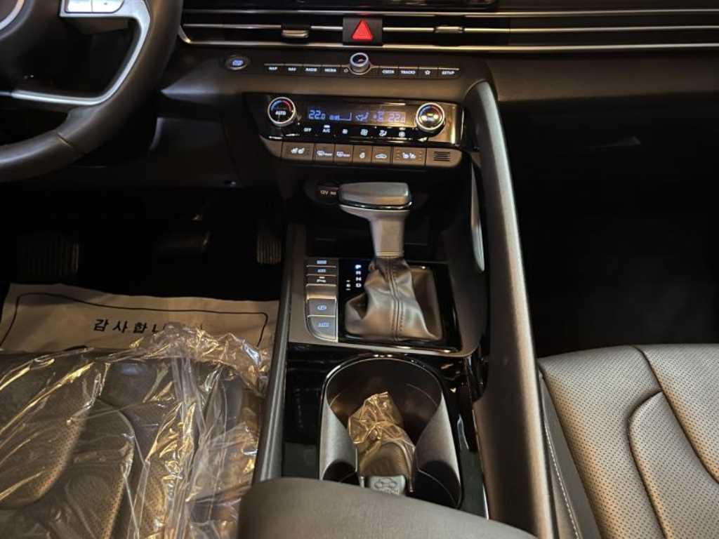 Hyundai Avante — photo 09