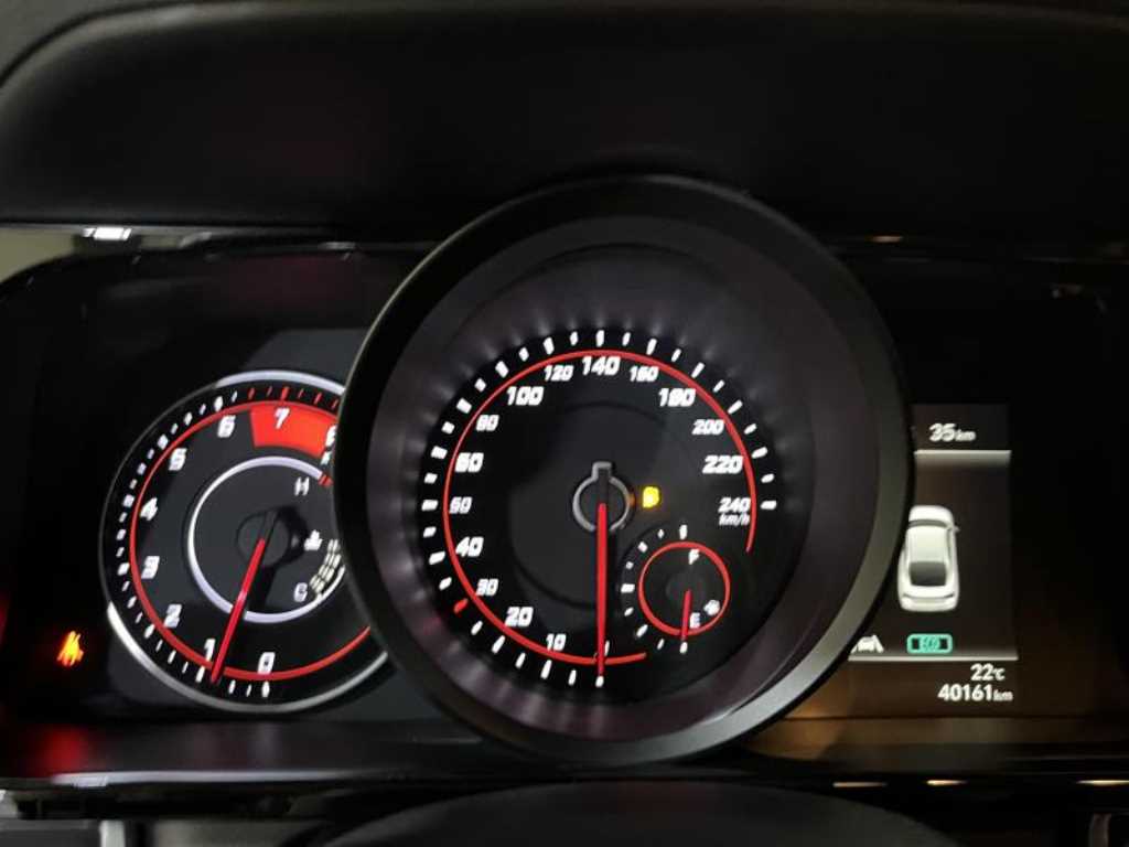 Hyundai Avante — photo 15