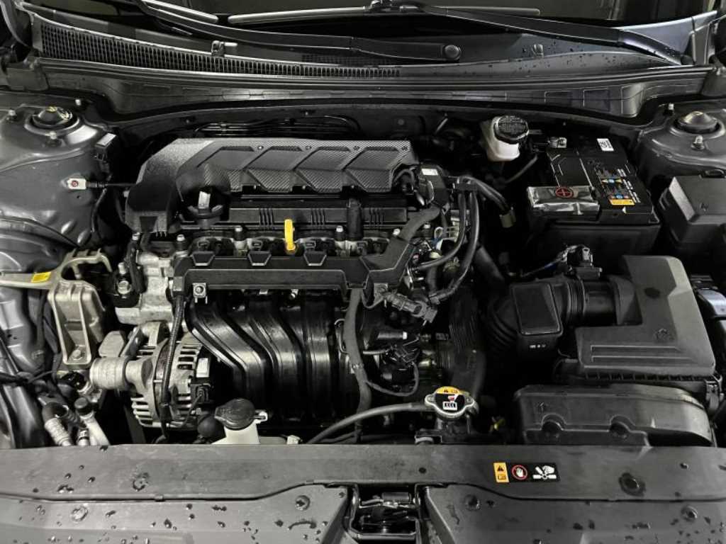 Hyundai Avante — photo 17