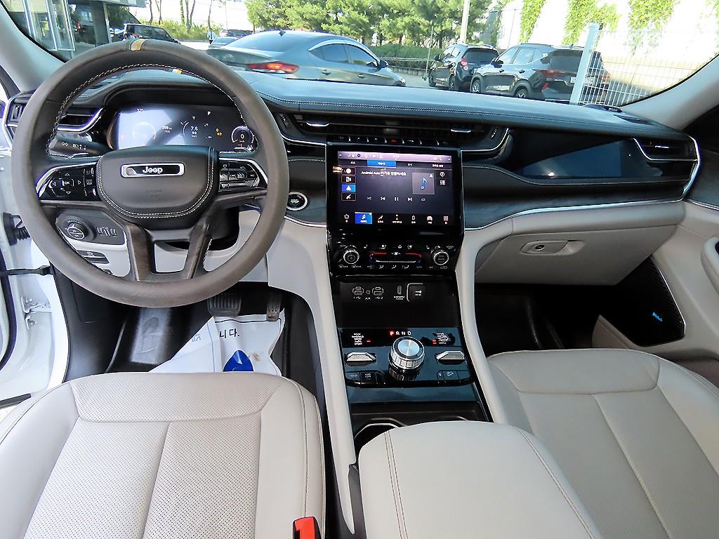 Jeep Cherokee — photo 07