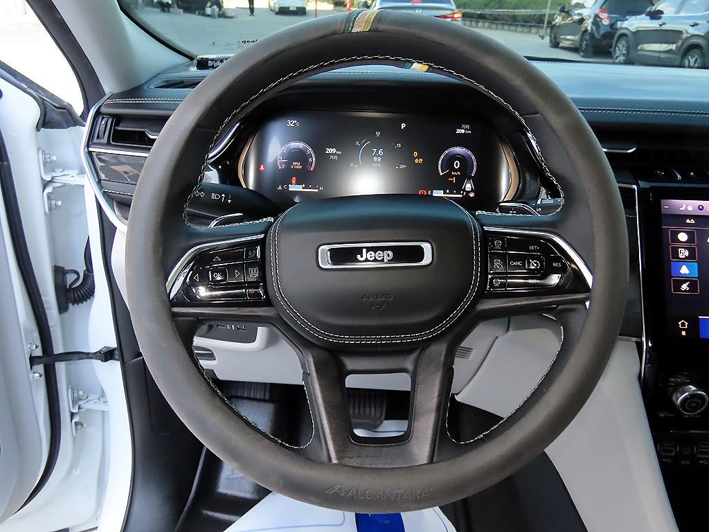 Jeep Cherokee — photo 08