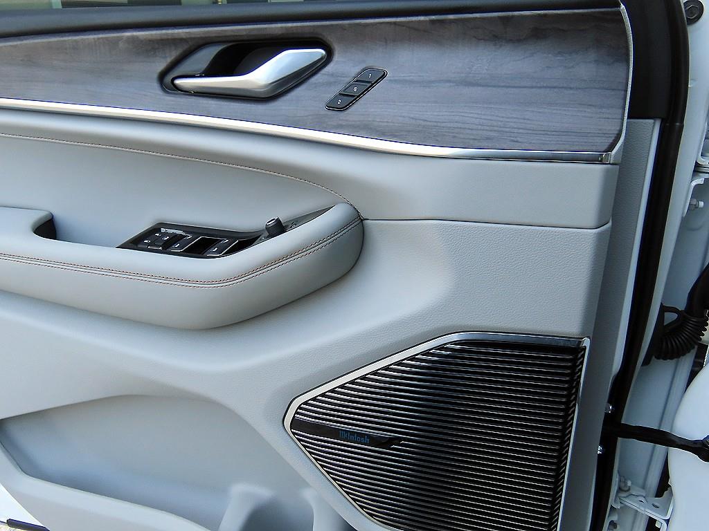 Jeep Cherokee — photo 12