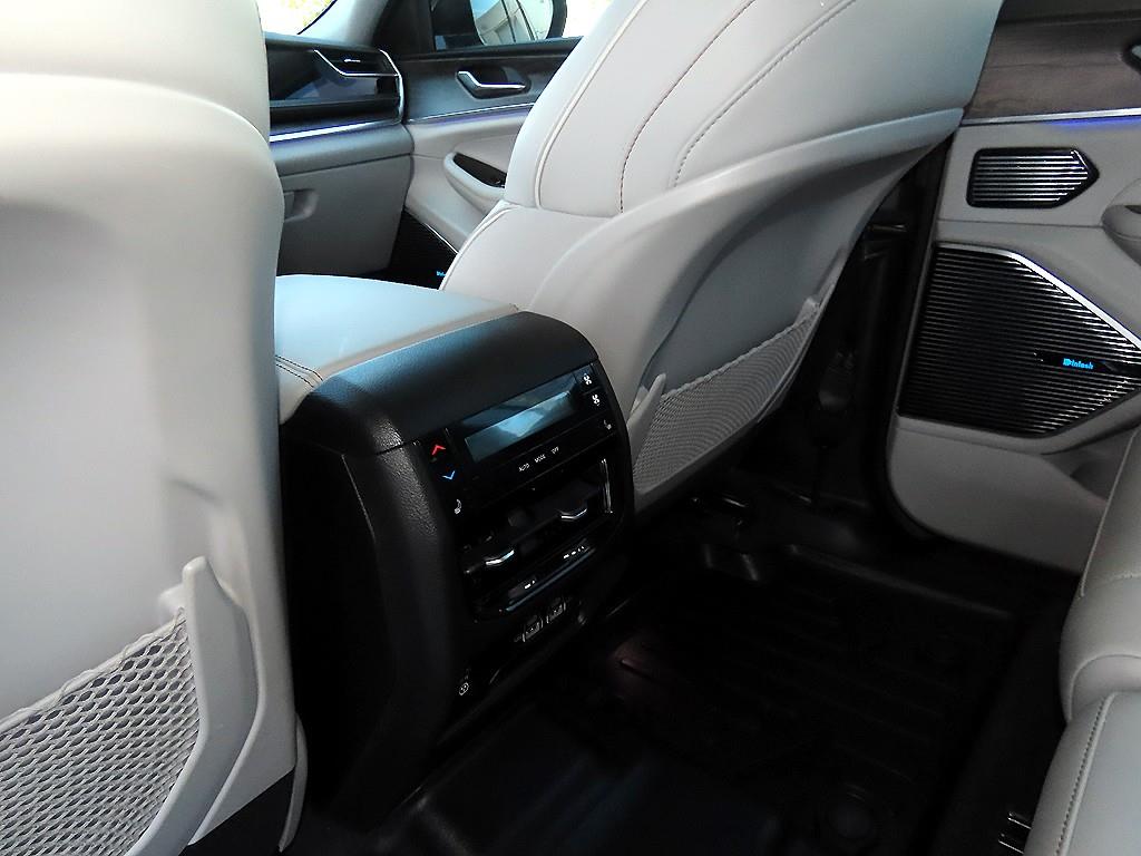 Jeep Cherokee — photo 15