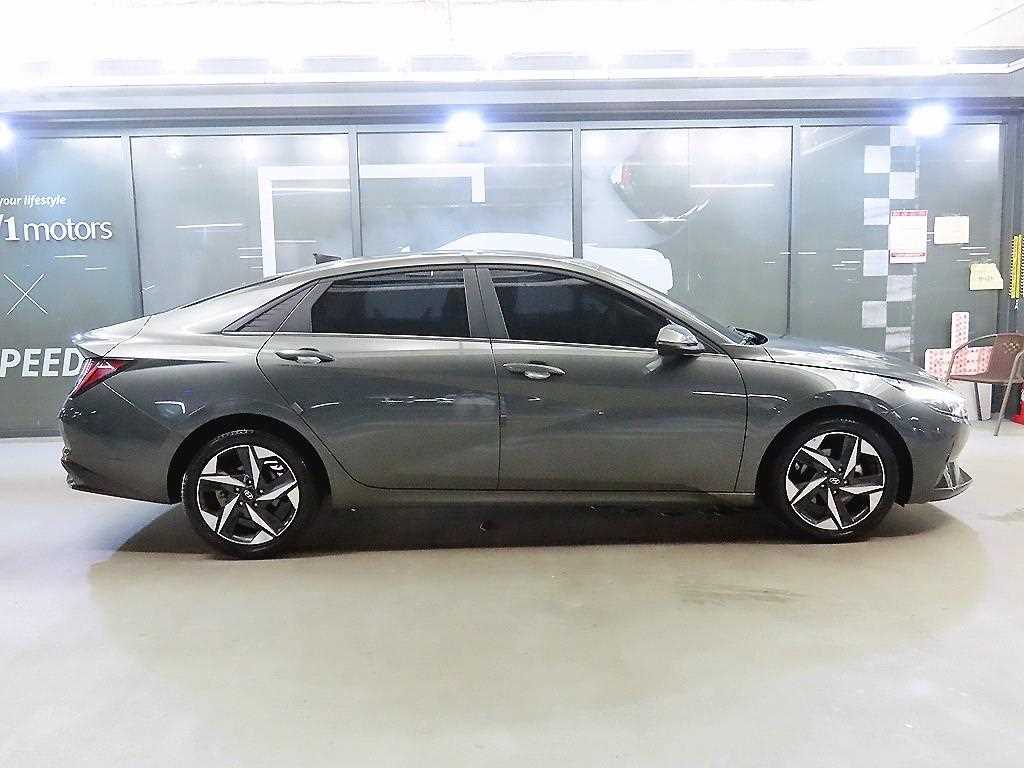 Hyundai Avante — photo 03