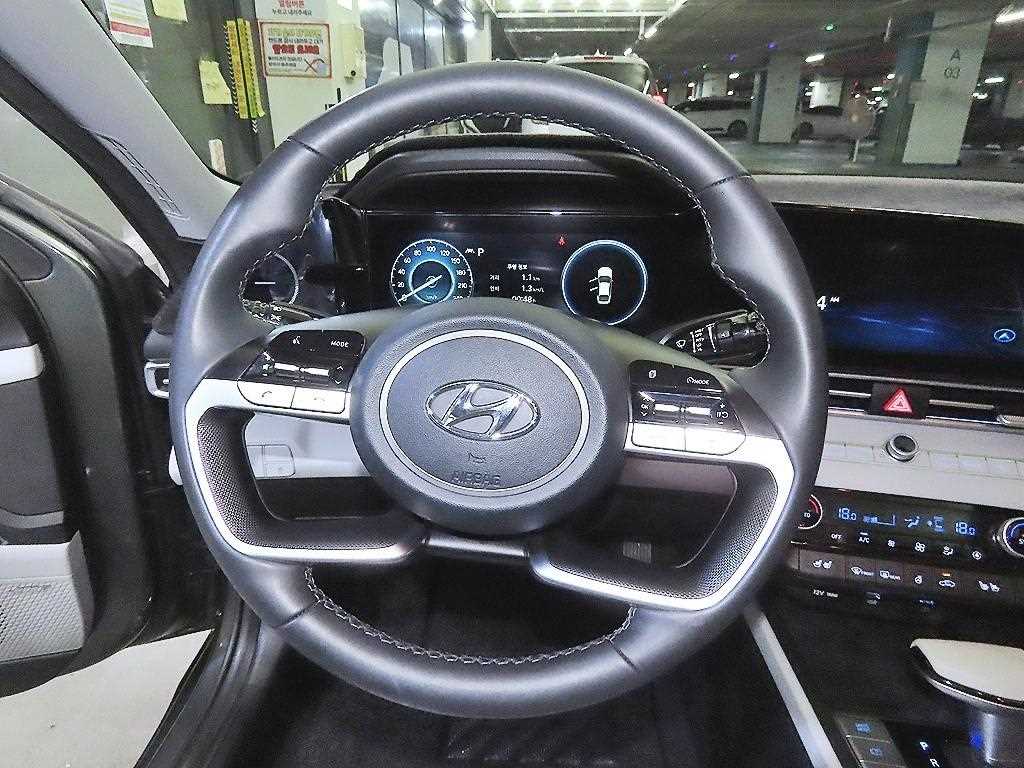 Hyundai Avante — photo 08
