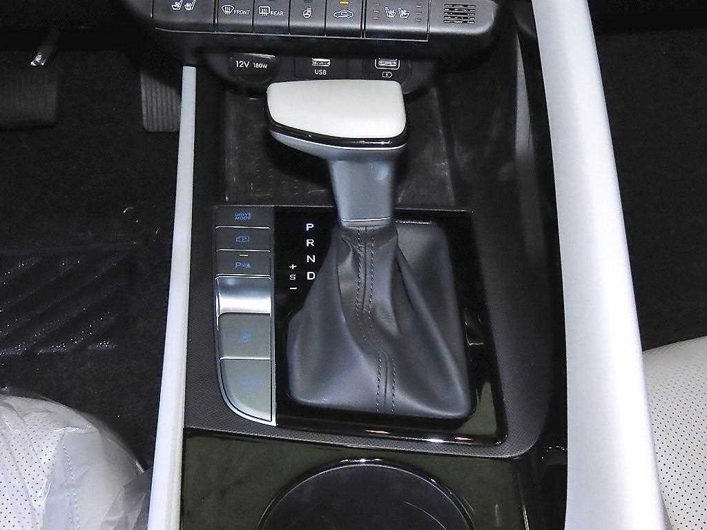 Hyundai Avante — photo 12