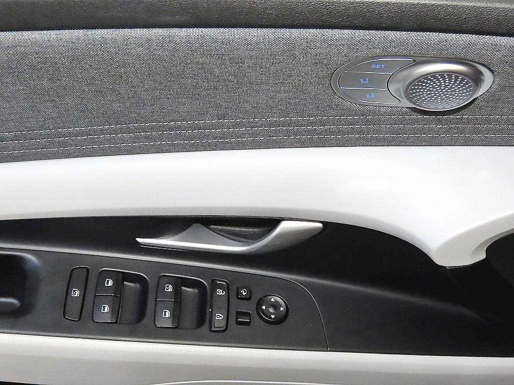 Hyundai Avante — photo 14