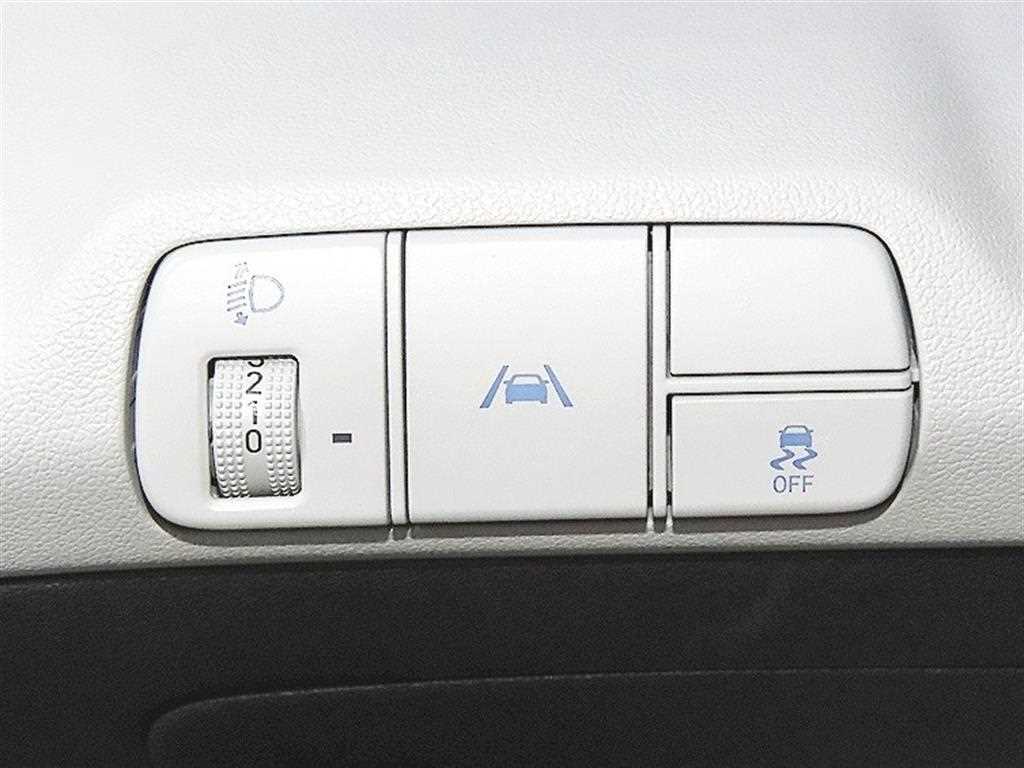 Hyundai Avante — photo 15