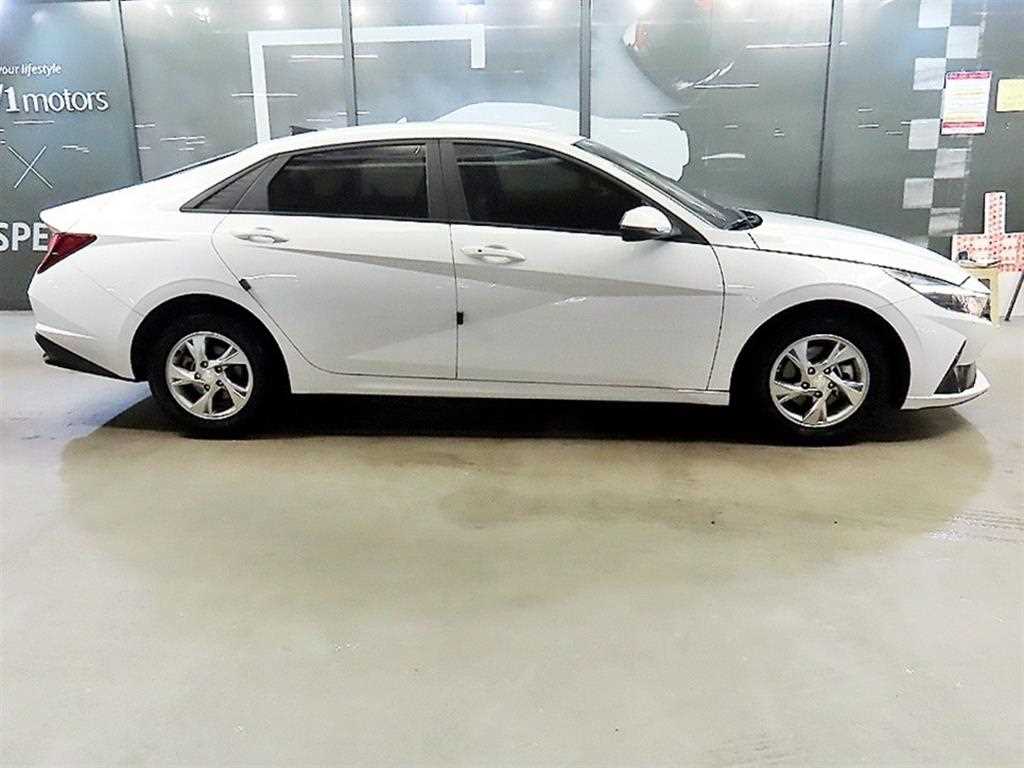 Hyundai Avante — photo 03