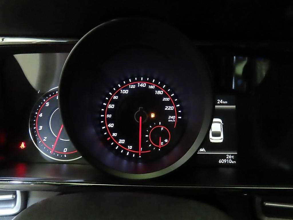 Hyundai Avante — photo 09