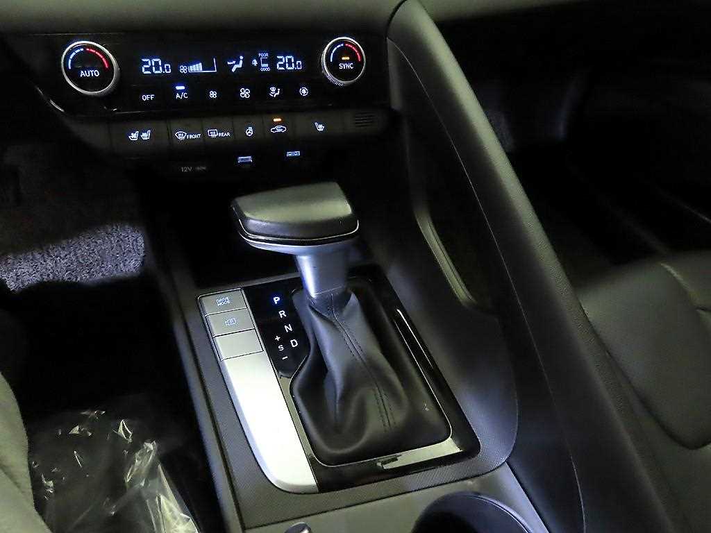 Hyundai Avante — photo 12