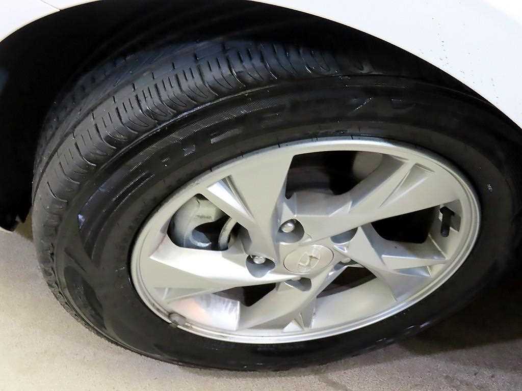 Hyundai Avante — photo 18