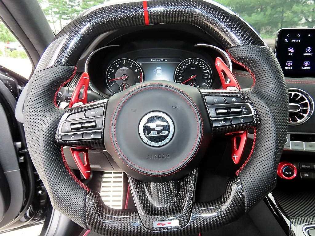 Kia Stinger — photo 08