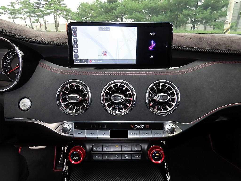Kia Stinger — photo 13