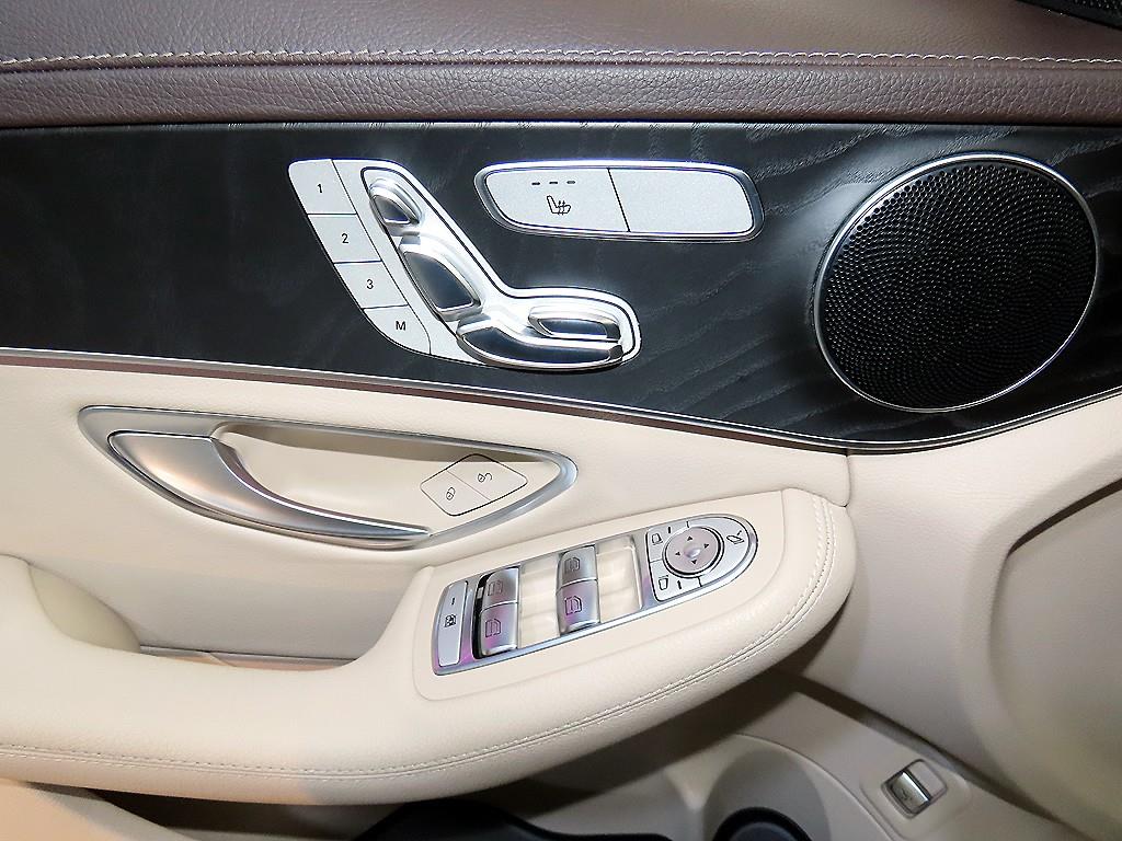 Mercedes-Benz C-Class — photo 13