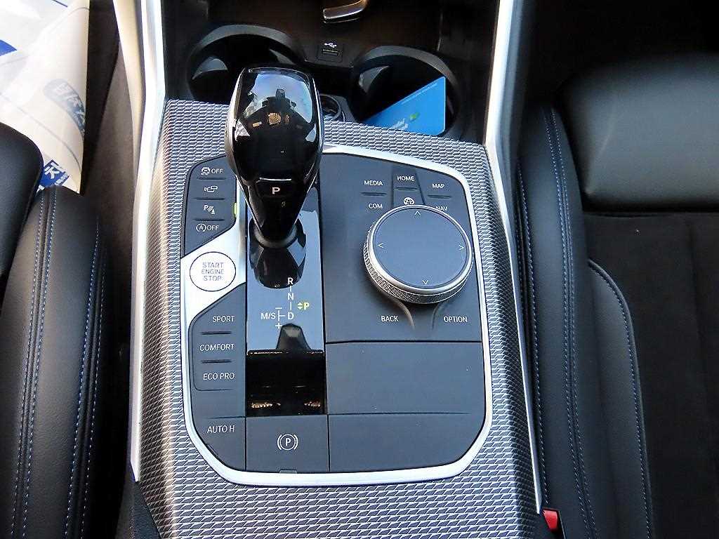 BMW 3-Series — photo 11