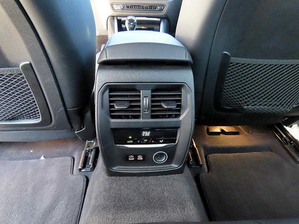 BMW 3-Series — photo 17