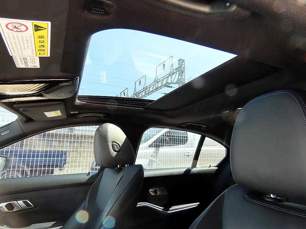 BMW 3-Series — photo 18