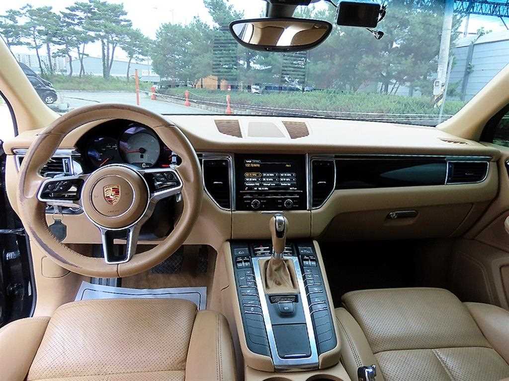 Porsche Macan — photo 07