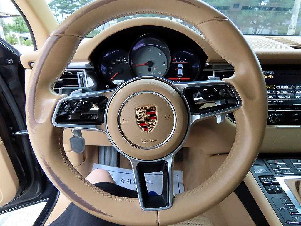 Porsche Macan — photo 08