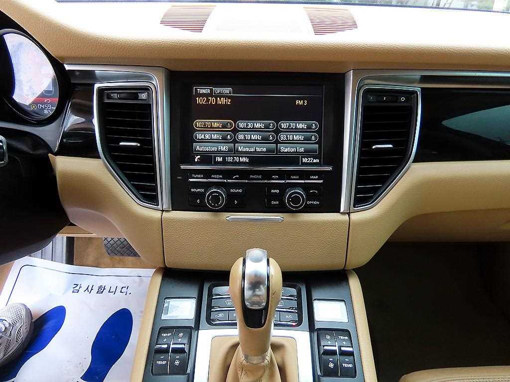 Porsche Macan — photo 13