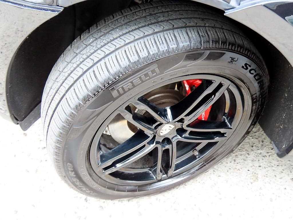 Porsche Macan — photo 20