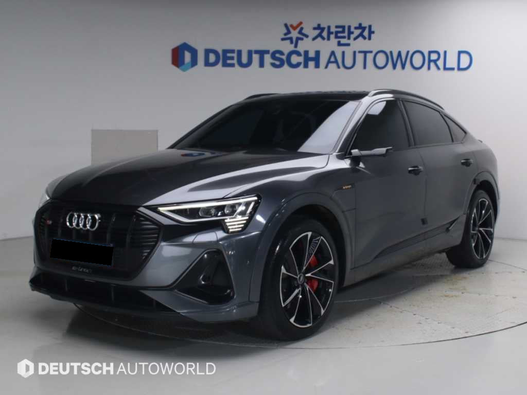 Audi e-tron — photo 01
