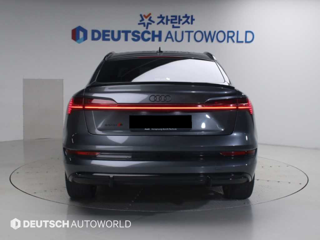 Audi e-tron — photo 04