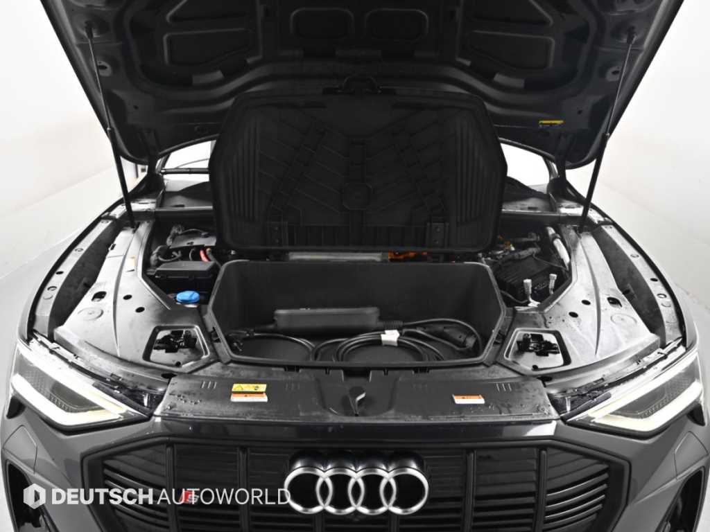 Audi e-tron — photo 06