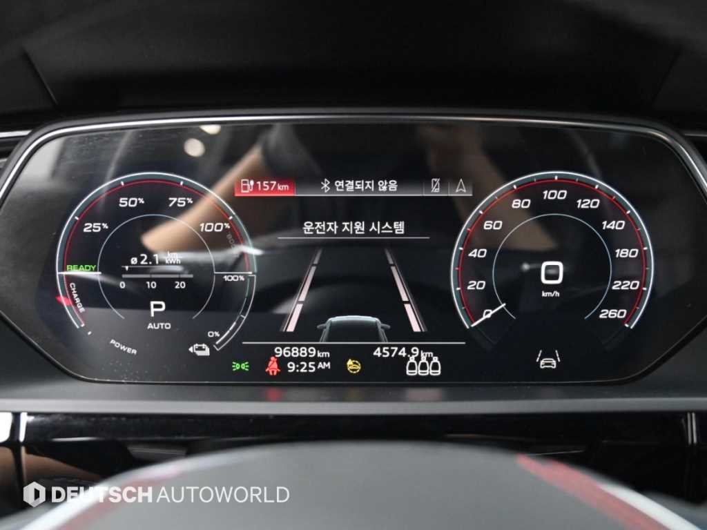 Audi e-tron — photo 08