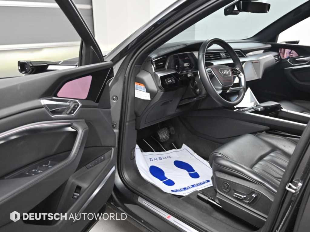 Audi e-tron — photo 11