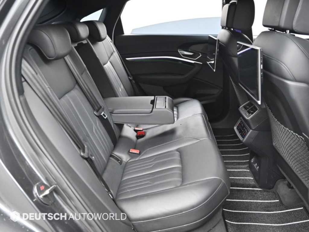 Audi e-tron — photo 12