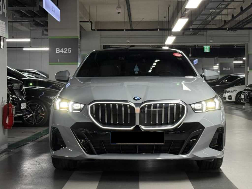 BMW 5-Series — photo 03