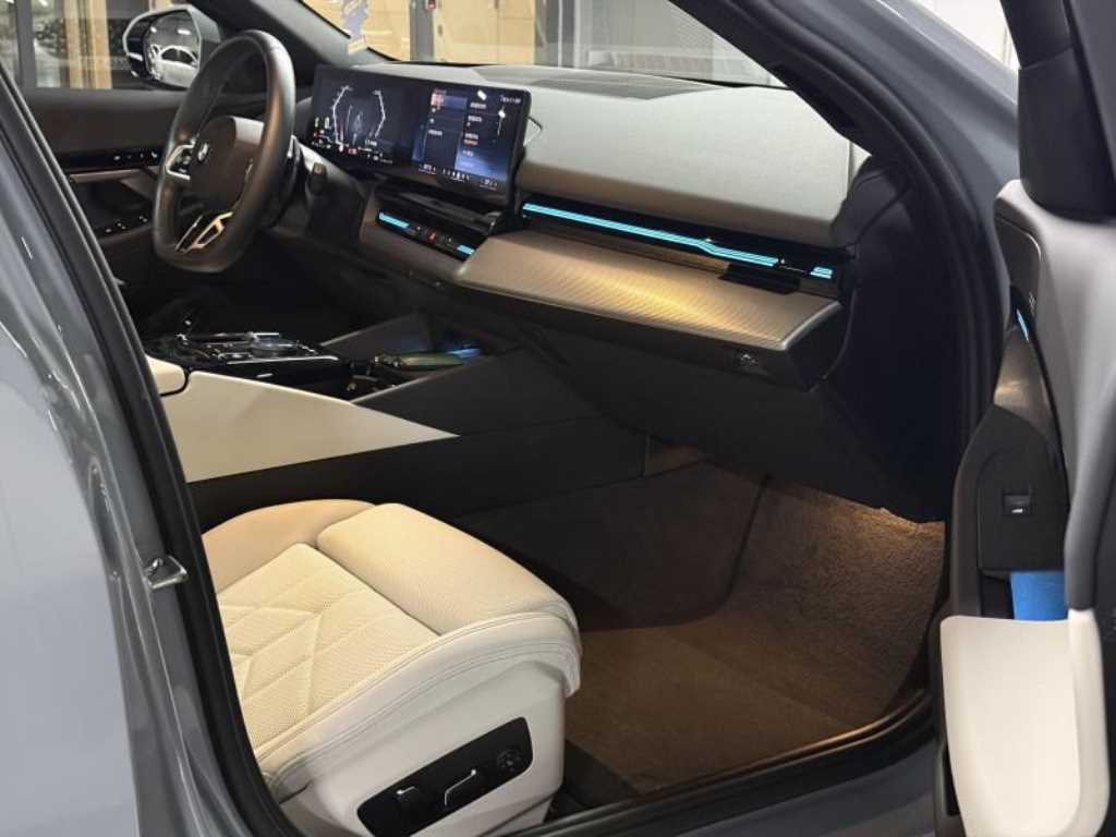 BMW 5-Series — photo 15