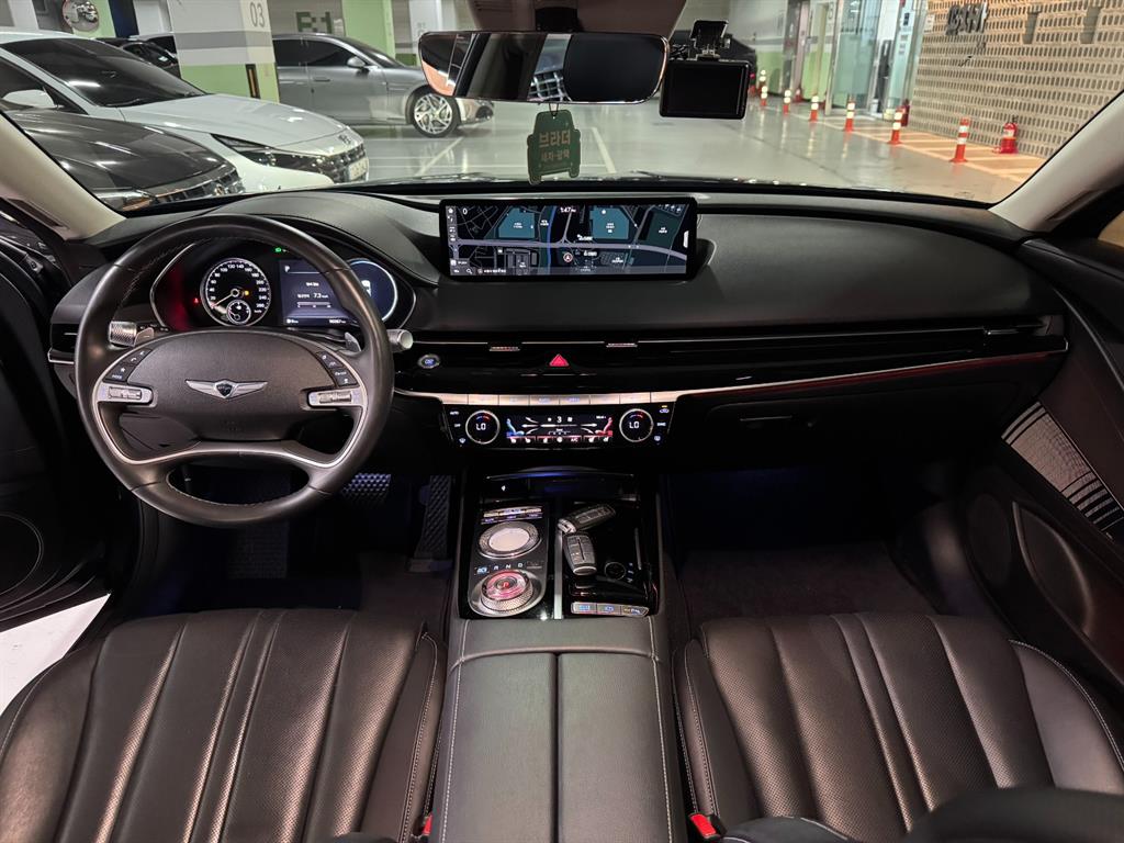 Genesis G80 — photo 08