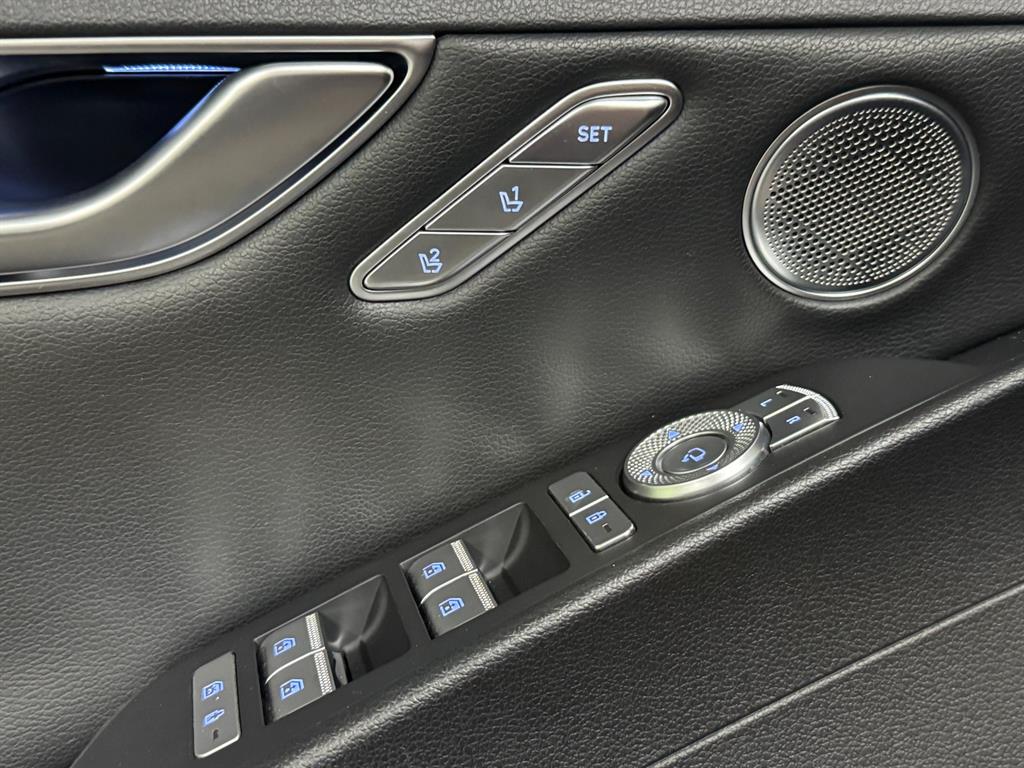 Genesis G80 — photo 16