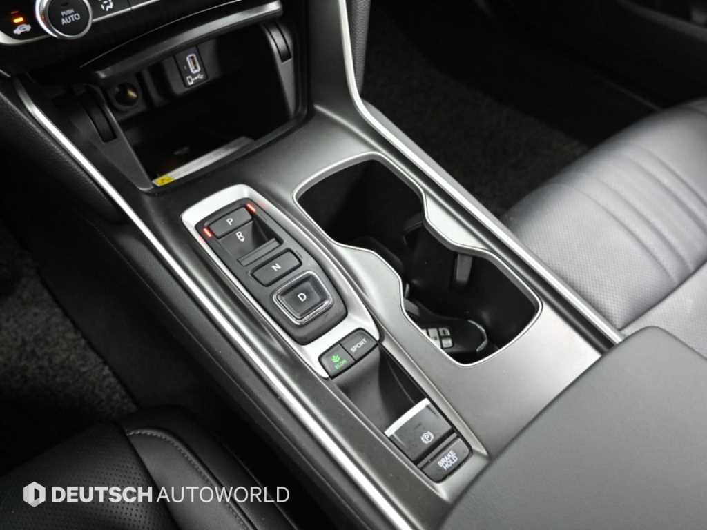 Honda Accord — photo 09