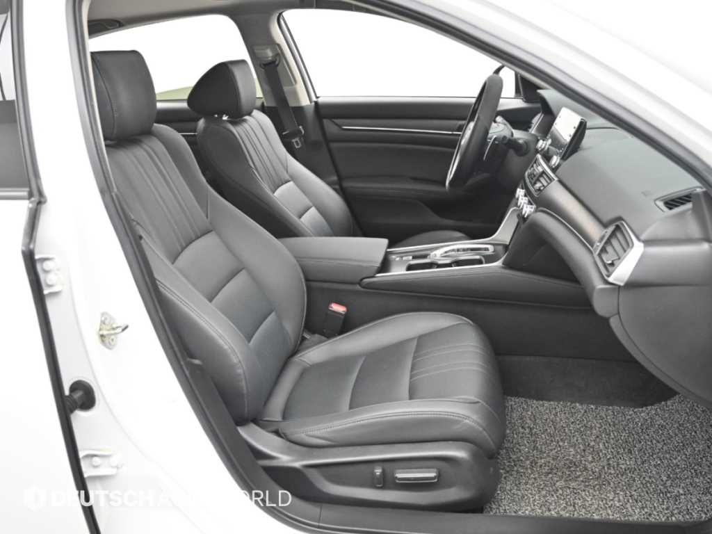 Honda Accord — photo 10