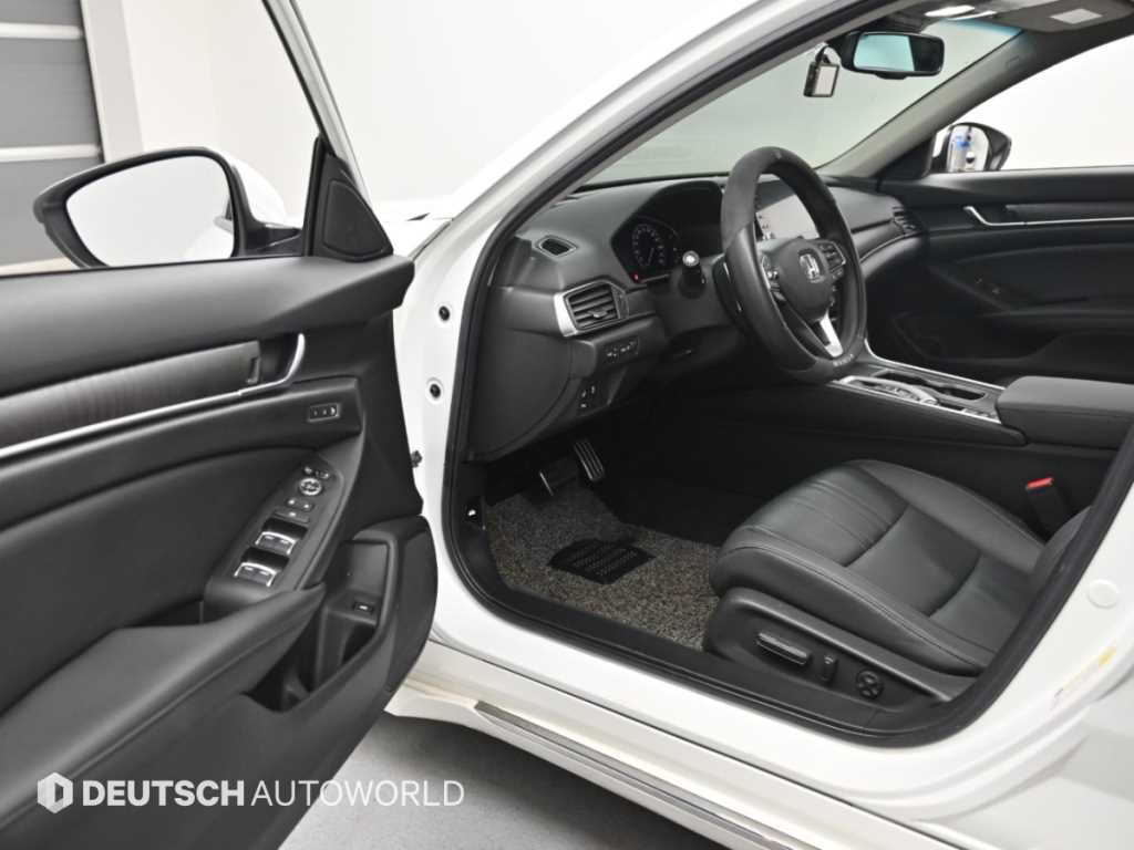 Honda Accord — photo 11