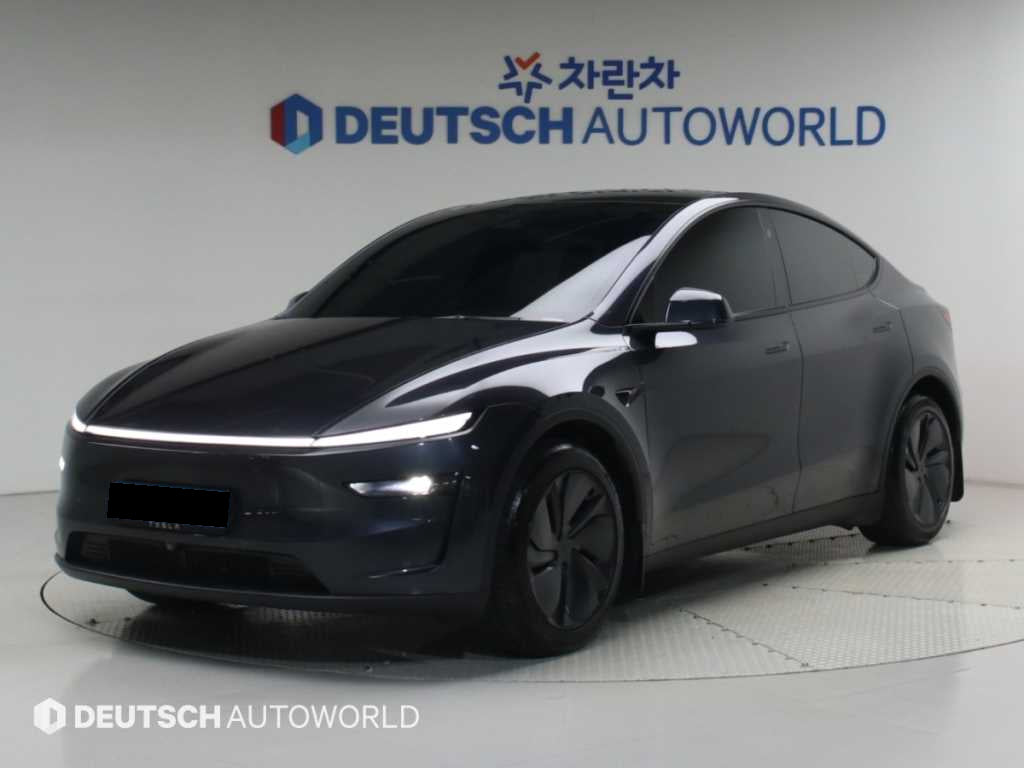 Tesla Model Y — photo 01