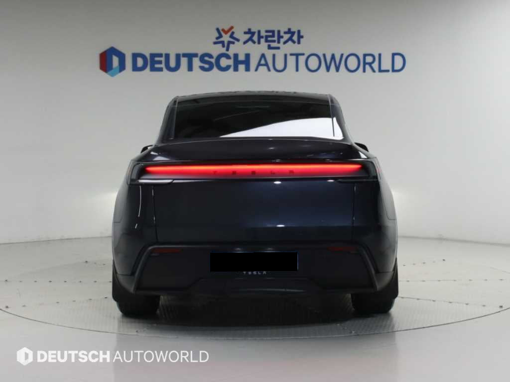 Tesla Model Y — photo 04
