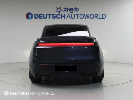 Tesla Model Y — photo 04