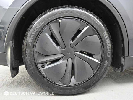 Tesla Model Y — photo 05