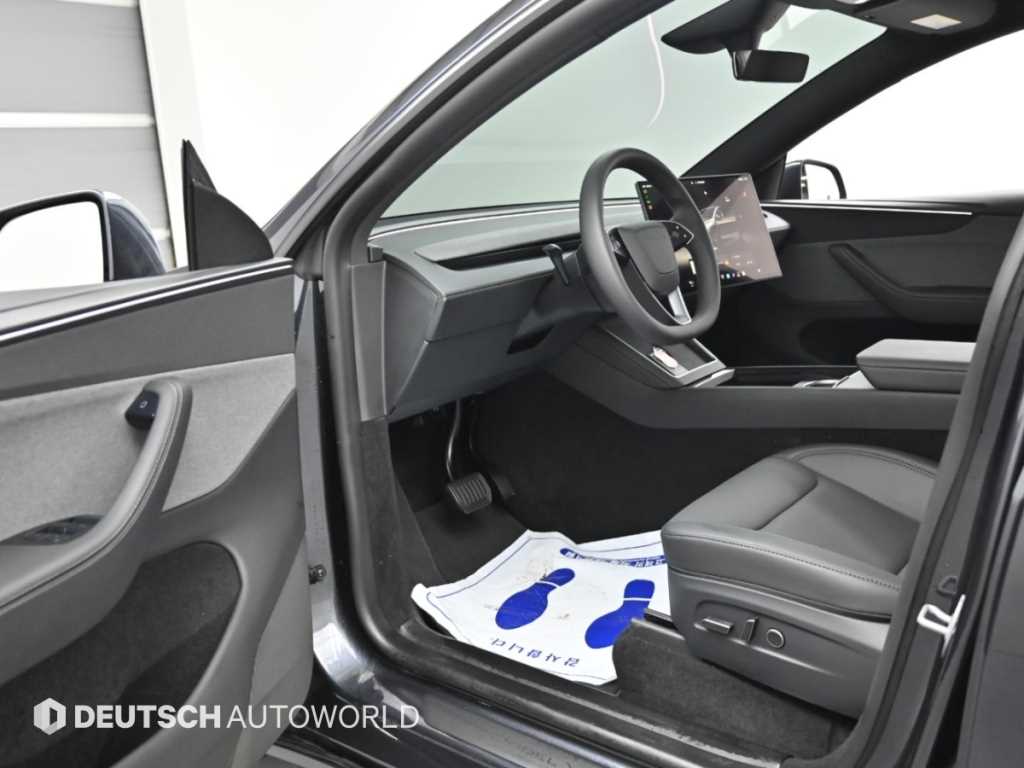 Tesla Model Y — photo 11
